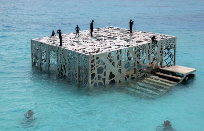 ސިއްރު ފެންފުށީގައި ބެހެއްޓި ބުދުތައް ފުލުހުން ލައްވާ ނަގަނީ