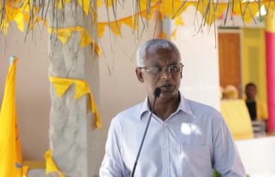 ރާއްޖެ އޮތީ އޮޅުންބޮޅުންގަނޑެއްގެ ތެރޭގައި: އިބޫ