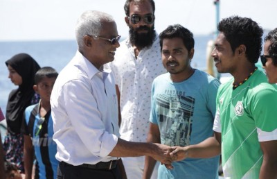 ރާއްޖެ އޮތީ އޮޅުންބޮޅުންގަނޑެއްގެ ތެރޭގައި: އިބޫ