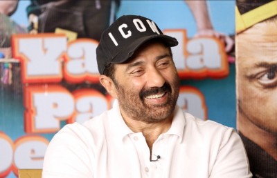 ސަނީ ޑިއޯލްގެ ކެރިއަރު ސަލާމަތްކުރާނީ ރާޖްކުމާރް ސަންތޯޝީ