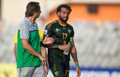 އިންޑިއާއާ ކުޅެން ޖެހުނަސް ޕްރެޝަރު ބޮޑެއް ނޫން: ޕާކިސްތާން ކޯޗު