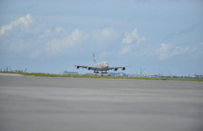 ތާރީޚީ ދުވަހެއް، އާ ރަންވޭއަށް ފުރަތަމަ ބޯޓު ޖައްސައިފި