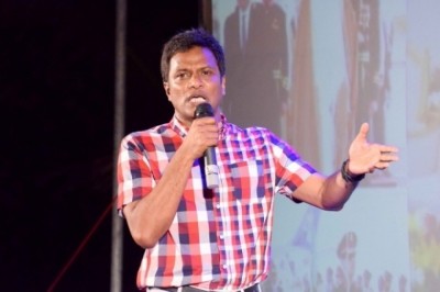 ހޭއަރުވާލާނެ ކަމަށް ބުނެ އަޅުގަނޑާއި ނާޒިމަށް އަދީބު އިންޒާރު ދެއްވި: އުމަރު