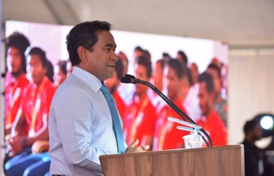 ތާރީޚީ ދުވަހެއް، އާ ރަންވޭއަށް ފުރަތަމަ ބޯޓު ޖައްސައިފި