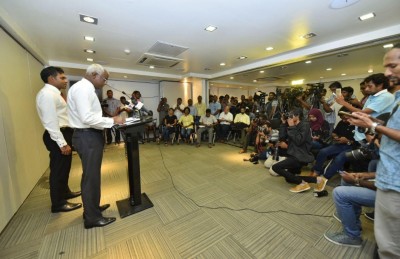 އިންތިޒާރު މި ކުރަނީ ރައީސް ޔާމީންގެ ފޯނު ކޯލަކަށް: އިބޫ