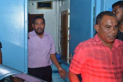 ރައީސް ޔާމީނަށް ތާއިދު ކުރައްވާ ބޭފުޅުން ގާސިމާ ބައްދަލު ކުރައްވައިފި