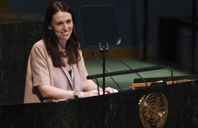 ނިއު ޒީލެންޑުގެ ބޮޑު ވަޒީރު ތުއްތު ދަރިފުޅާ އެކު އދ. މަޖިލިސްގައި