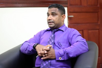ދިވެހިބަސް "ދެރަކޮށްލައިފި" ނަމަ 5،000 ރުފިޔާއާ ހަމައަށް ޖޫރިމަނާ ކުރެވޭ ގޮތަށް ގަވައިދު އެކުލަވާލައިފި