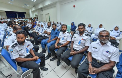 ކަސްޓަމްސްގެ މުވައްޒަފުންނާ ދޭތެރޭ ތަފާތު ކުރުމެއް ނޯންނާނެ: އިބޫ