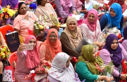 ޓީޗަރުންނަށް އޮތް ލޯބި ބަންޑުންކޮށްލައިފި