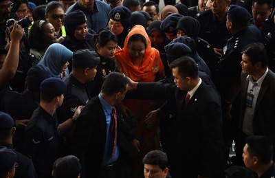 ނަޖީބުގެ އަންހެނުންގެ މައްޗަށް މަނީ ލޯންޑަރިންގެ ދައުވާކޮށްފި