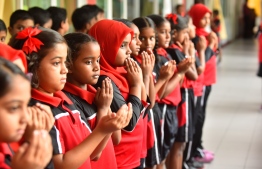 ޓީޗަރުންނަށް އޮތް ލޯބި ބަންޑުންކޮށްލައިފި