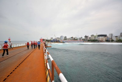 ޕްލެޓްފޯމަށް އެރުމުން ވެސް ބުރިޖު ފުރިހަމަވާނެ ވަރު ސިފަވޭ!(ވީޑިއޯ)