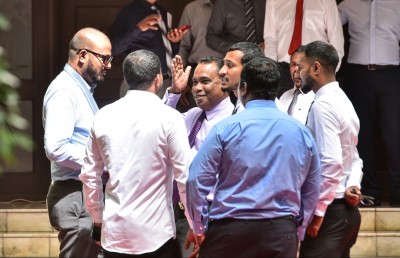 މަސީހު ވަކި ކުރަން ސޮއި ހޯދަން ފަށައިފި