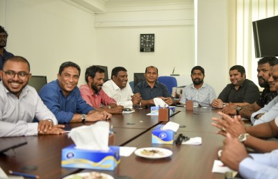 މައުމޫން، 12 މެމްބަރުންނާ ބައްދަލުކުރައްވައިފި