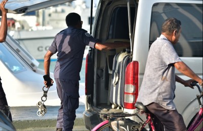 ބޮން ގޮއްވަން އުޅުމުގެ ތުހުމަތުގައި ހައްޔަރު ކުރި ދެ މީހަކު ދޫކޮށްލައިފި