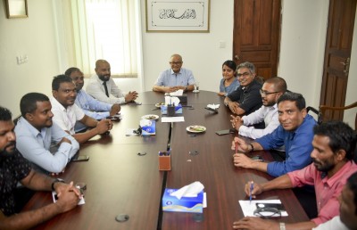 މައުމޫން، 12 މެމްބަރުންނާ ބައްދަލުކުރައްވައިފި
