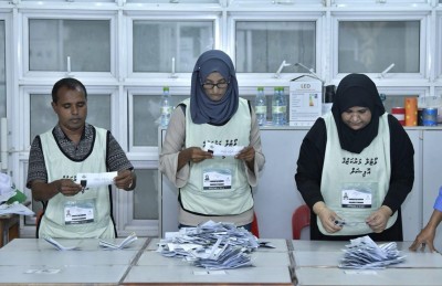 ޖާދޫގެ އަނގޮޓިން ވޯޓު އޮޅުވާލުން ބޮޑު ޖޯކަކަށް!