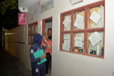 ހަށިވިއްކާ ކަމުގެ ތުހުމަތުގައި ބިއުޓީ ޕާލާއަކަށް ފުލުހުން ވަދެ ހަ ބިދޭސީއަކު ހައްޔަރުކޮށްފި