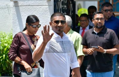އަނގޮޓި ގެނައީ ޝަރީފް: ވަކީލުން، ސިއްރު ހެއްކާ މެދު ގޮތެއް ނިންމުން މާދަމާ ހެނދުނު