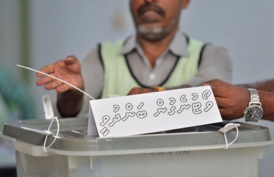 ޖާދޫގެ އަނގޮޓިން ވޯޓު އޮޅުވާލުން ބޮޑު ޖޯކަކަށް!