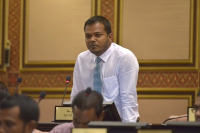 މެމްބަރު ނިޒާރުގެ ފޯނު ކޯޓު އަމުރެއްގެ ދަށުން ހިފަހައްޓައިފި