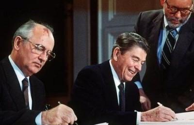 ރޭގަން އާއި ގަރްބަޗޯފްގެ ނިއުކްލިއާ އެއްބަސްވުން ޓްރަމްޕް ނިމުމަކަށް ގެނެސްފި