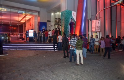 ދިރާގުން އެންމެ ފަހުގެ އައިފޯނު މާދަމާ ދޫކުރަން ފަށަނީ