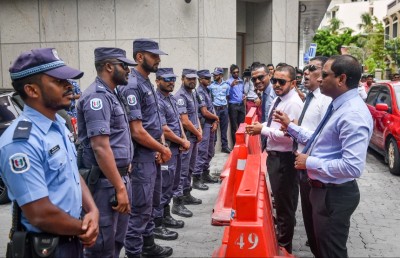 ތާރީޚީ ދުވަހެއް! 12 މެމްބަރުން އެކުގައި މަޖިލީހަށް