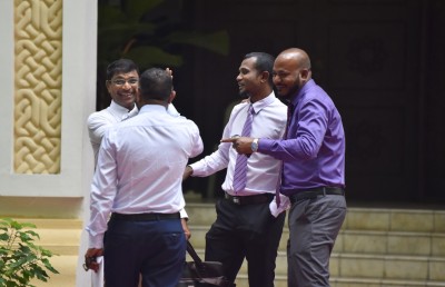 ގިނަ މެންބަރުން ވާހަކަ ދެއްކެވީ ނަޝީދުގެ ދިފާއުގައި