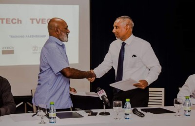 ތަމްރީނު ދިނުމުގެ އެއްބަސްވުމެއްގައި ޓިވެކާއި ޑީޓެކުން ސޮއިކޮށްފި