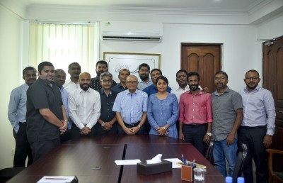 ވެރިކަން އަދި ނުފެށޭ، ކޭކު ފޮތިކުރުމާއި ކޭކު މިލްކު ކުރުން!