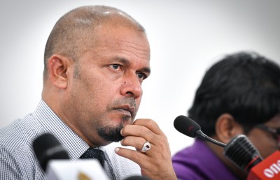 ޝަރީފް ފުލުހަށް ހާޒިރުކުރީ ވޯޓުކަރުދާސް ނައްތައިލުމުން