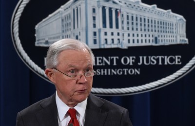 ޓްރަމްޕްއާ ޚިޔާލުތަފާތުވި އެޓާނީ ޖެނެރަލް މަގާމުން ދުރުކޮށްފި