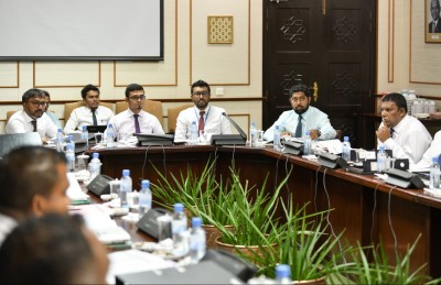 ހިއްކާފައި ހުރި ބިންތައް ވިއްކައިގެން އާމްދަނީ ހޯދަން ޖެހޭ: ބައެއް މެމްބަރުން