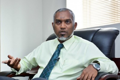 އިދިކޮޅުގައި ތިބީ އެކަކު އަނެކަކަށް ހަންޖަރު ހަރާވަރުގެ ބޭފުޅުން: ޑރ. މުއިއްޒު