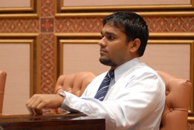 އިލްޔާސް ހާޒިރުކުރީ ސަރުކާރު ވައްޓާލަން އުޅޭކަމުގެ ތުހުމަތުގައި: ވަކީލު