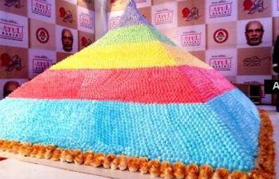 މޯދީގެ އުފަންދުވަހުގެ ކޭކު ދުނިޔޭގެ އެންމެ އުސް ޕިރަމިޑް ކޭކަށް؟