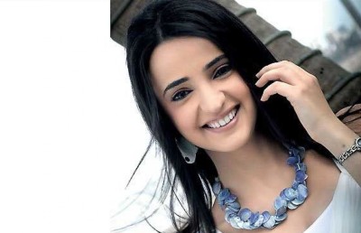 ވެބް ސީރީޒަކަށް ފަހު ސަނާޔާ އިރާނީ އަށް ވިކްރަމް ބަޓްގެ ފީޗާ ފިލްމެއް