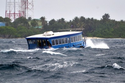 އީދު ދަތުރުތައް ކުރާއިރު ބޮޑު ބަޔަކަށް ކަނޑުގަދަ