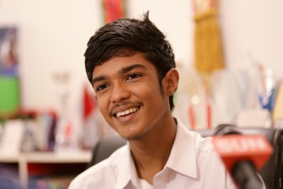 މިޝަލް: އަހަރުގެ މޮޅު މަޖީދީ ދަރިވަރު ހިތްތަކާ ކުޅެލުމުގެ އަޒުމުގައި