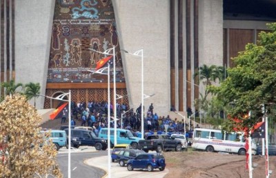 އެލަވަންސް ނުދީގެން ޕީއެންޖީގެ ފުލުހުންނާއި ސިފައިން ޕާލަމެންޓަށް ވަދެގެންފި