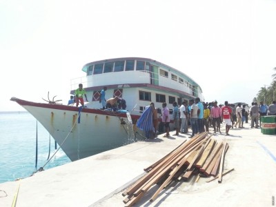 ދިއްދޫ ނެރުމައްޗަށް ބޯޓެއް އަރައި ދިޔަވަނީ