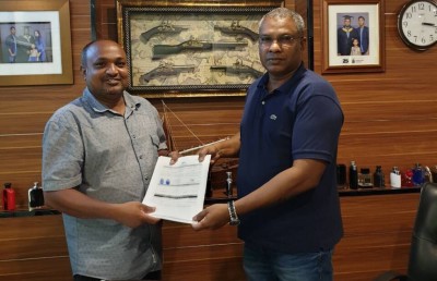 ޖުނައިދު އެމްޑީޕީއަށް ސޮއިކުރައްވައިފި