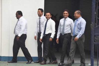މައްސަލަތައް ހައްލުކުރަން ޕީޕީއެމްގެ ޕީޖީ ގުރޫޕުން ރައީސް ޔާމީނާ ބައްދަލުކުރައްވައިފި
