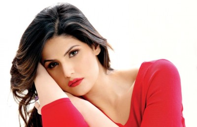 ބޮލީވުޑްގެ ހަބަރުތައް ކުރުކޮށް