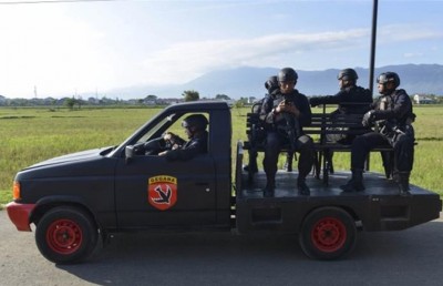 އިންޑޮނީޝިއާގެ ޖަލެއް ފަޅާލައި 90 މީހުން ފިލައިފި