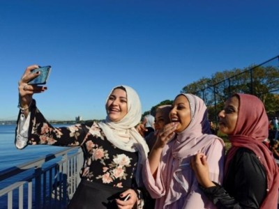 މުސްލިމުން ވަނުން މަނާކޮށްފިނަމަ އަހަރަކު 66 ބިލިޔަން ޑޮލަރުގެ ގެއްލުމަކާ އެމެރިކާ ކުރިމަތިލާންޖެހޭނެ