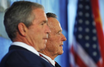 އެމެރިކާގެ ކުރީގެ ރައީސް ޖޯޖް ބުޝް އަވަހާރަވެއްޖެ