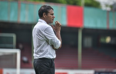 ފަހަތުގައި ވިއްދާފައި އޮވެ މާޒިޔާ ދެއްކީ ހިތްވަރު!